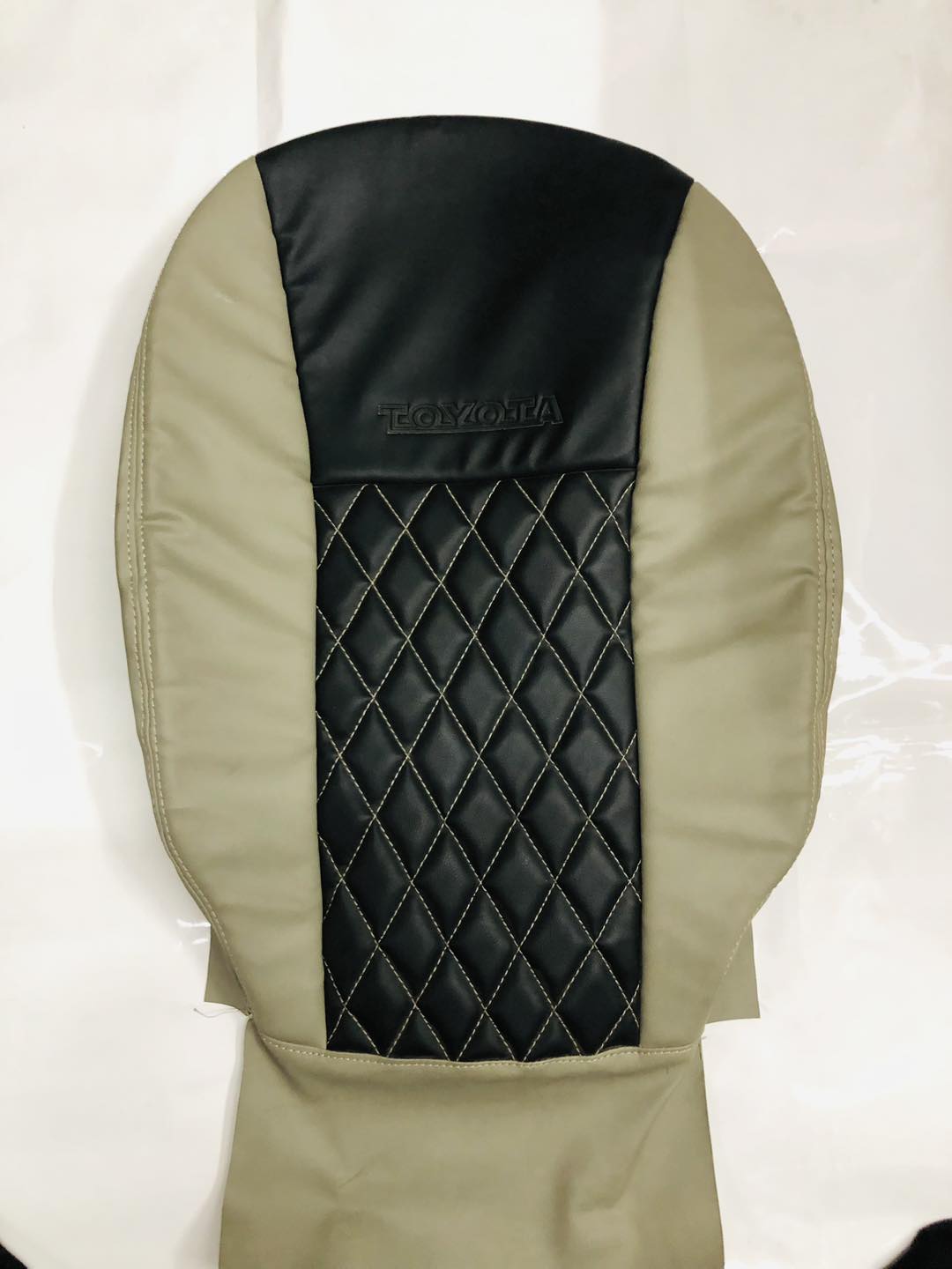 Toyota Corolla 2004 Model seat cover set in LR9 Quality.