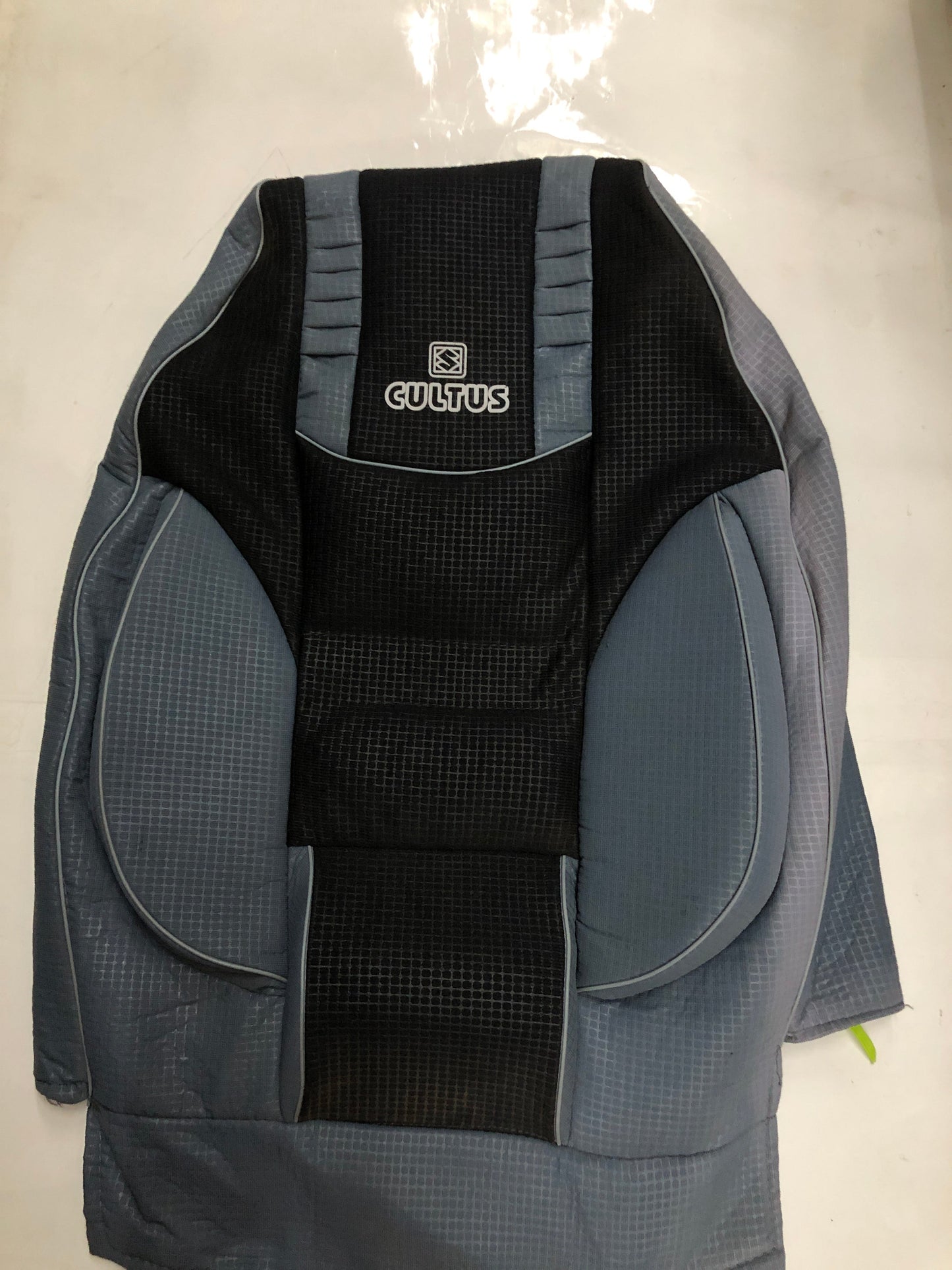 Suzkuzi Cultus seat cover sets.